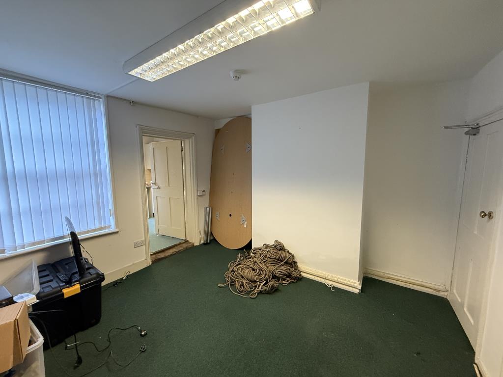 Lot: 88 - FREEHOLD COMMERCIAL PROPERTY ON HIGH STREET - Office room two on the ground floor